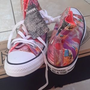 A pair of fashion converse